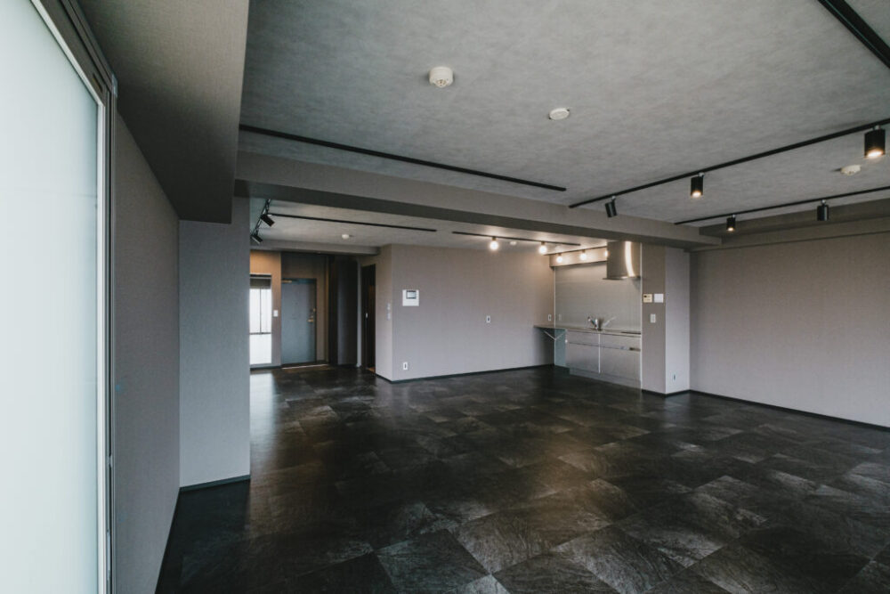神奈川県 50平米台「線･面のノイズを減らした クラフト感を感じるモダン空間」