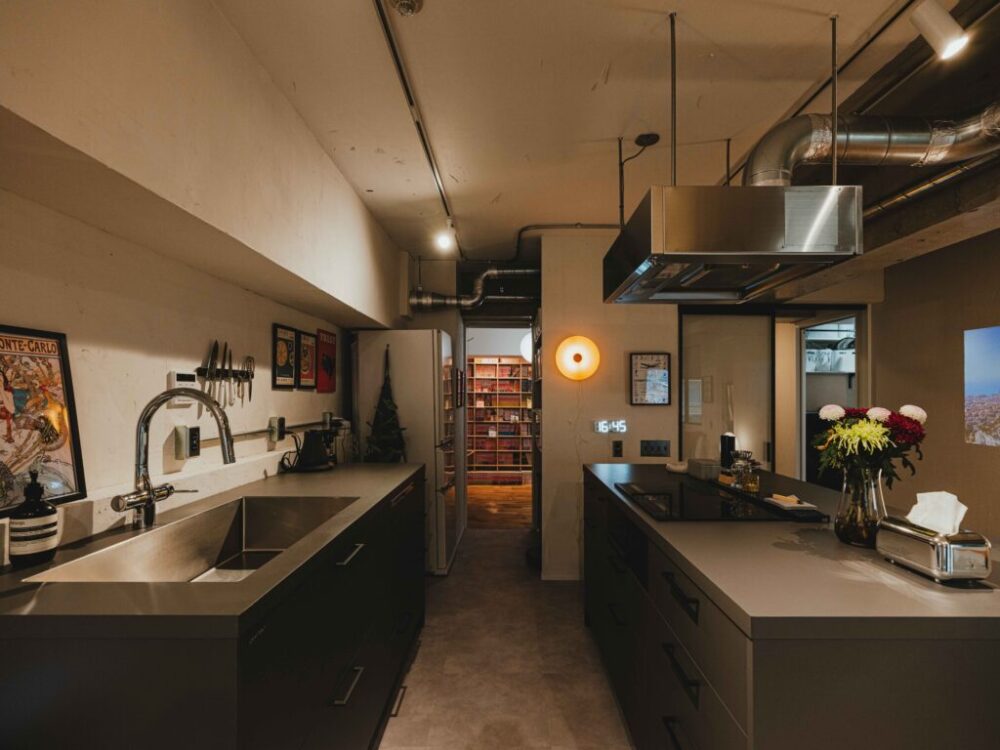 6. 神奈川県 50平米台「線・面のノイズを減らした クラフト感を感じるモダン空間」